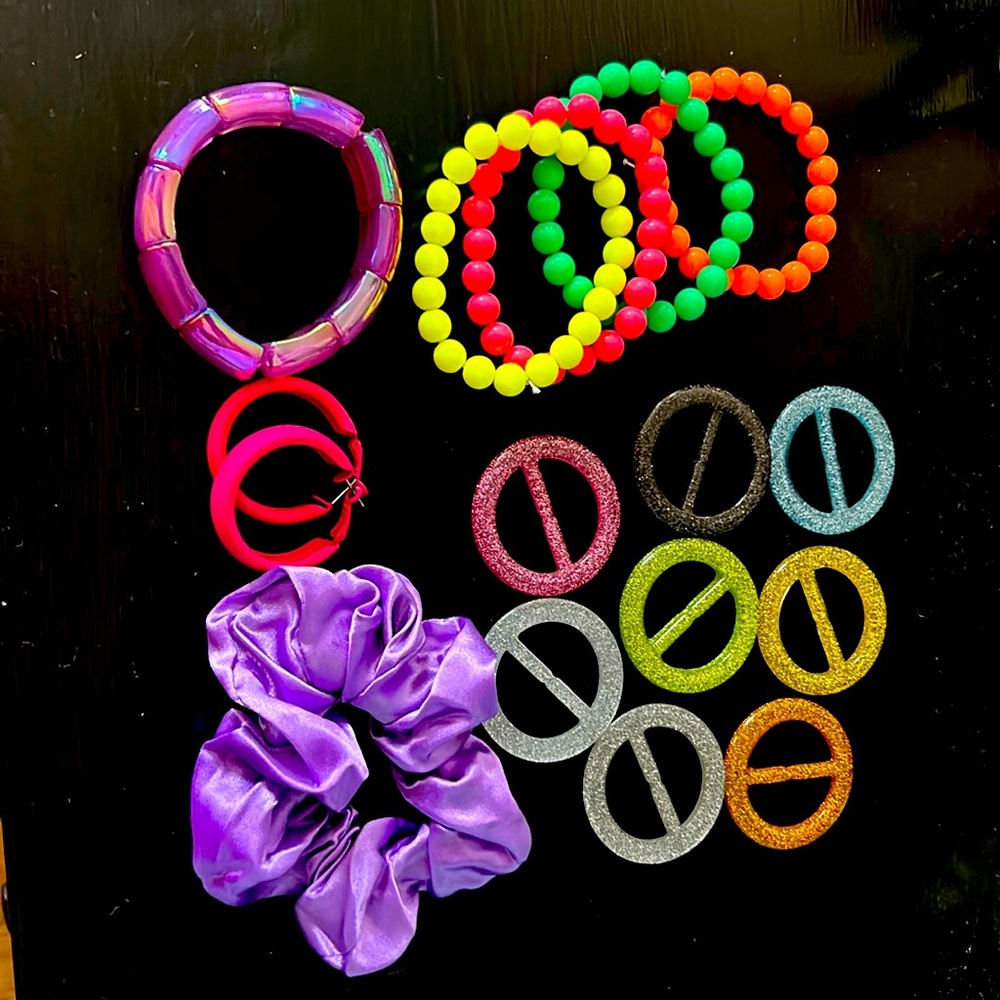 Retro 80’s accessories!